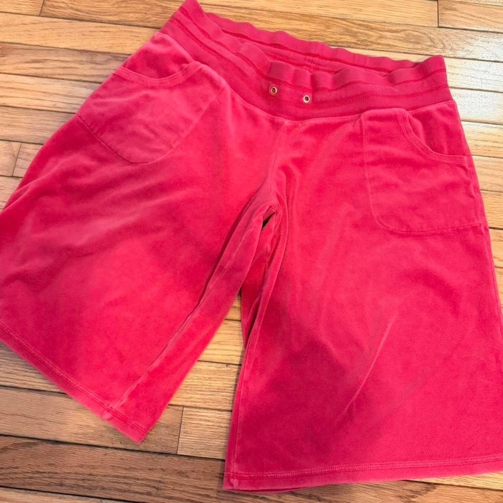 Y2K 2000s style red cargo shorts with pockets - Picture 6 of 8
